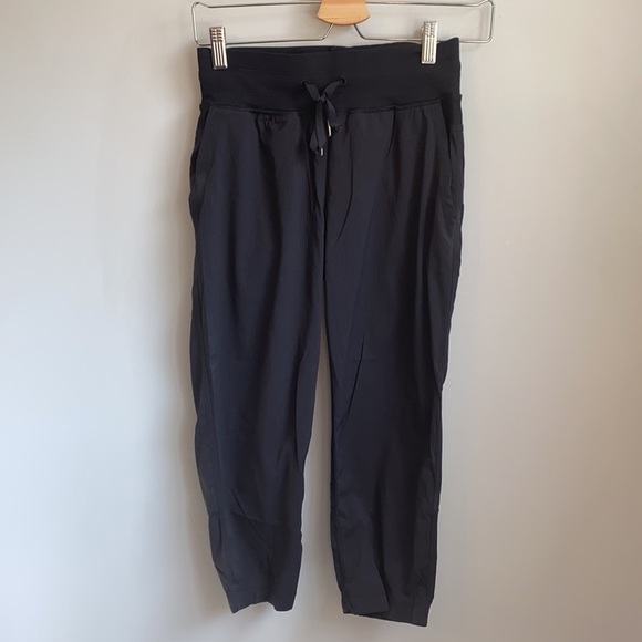 Lululemon Studio Crop II SZ 2 - Picture 2 of 7